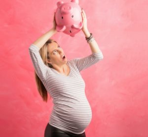 Le coût de la maternité à l'étranger